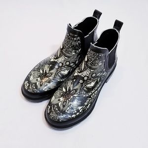 EUC Sakroots Ankle Rubber Boots